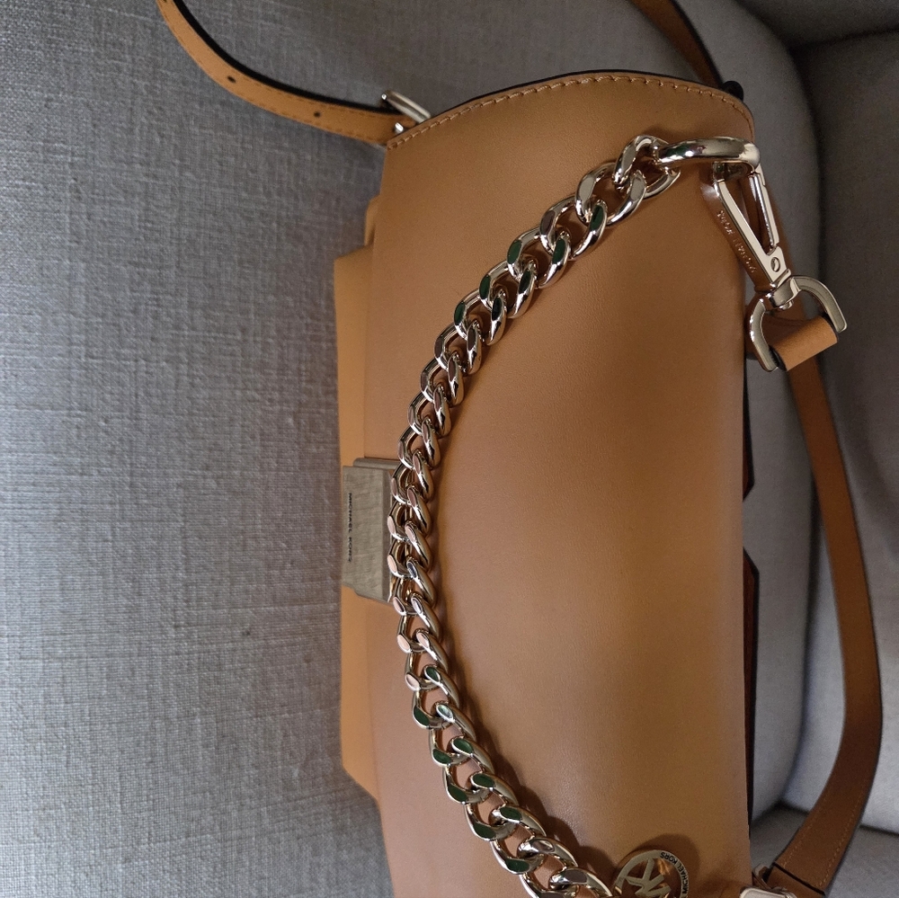 MICKAEL Kors Gold Crossbody Bag with Chain Detail - Picture 3 of 11